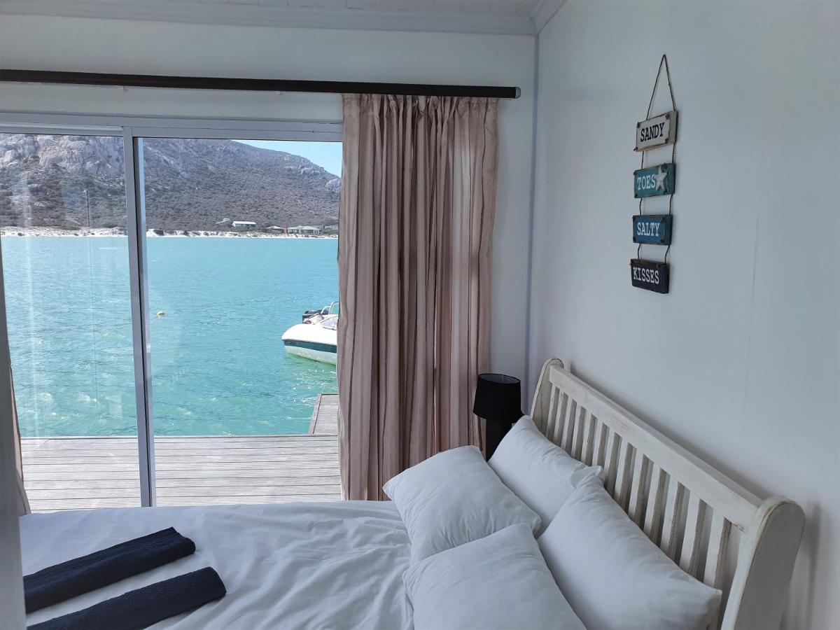Botel Kraalbaai Lifestyle House Boats *