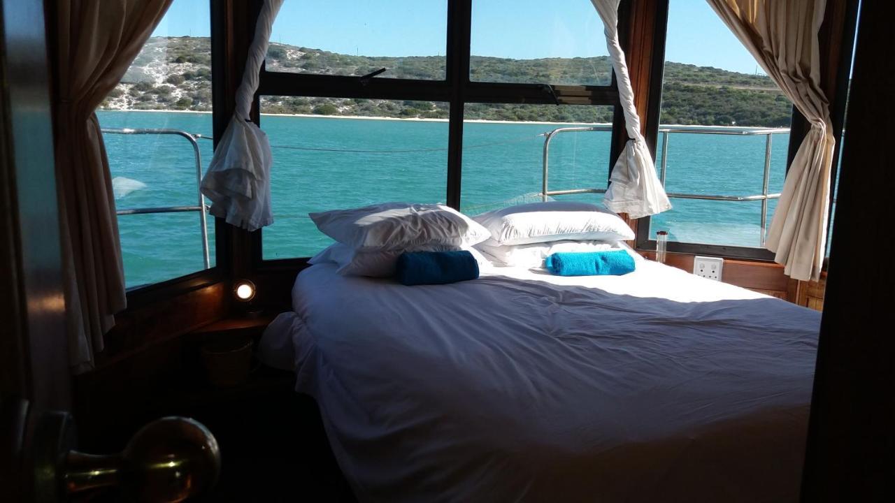 Kraalbaai Lifestyle House Boats Botel *