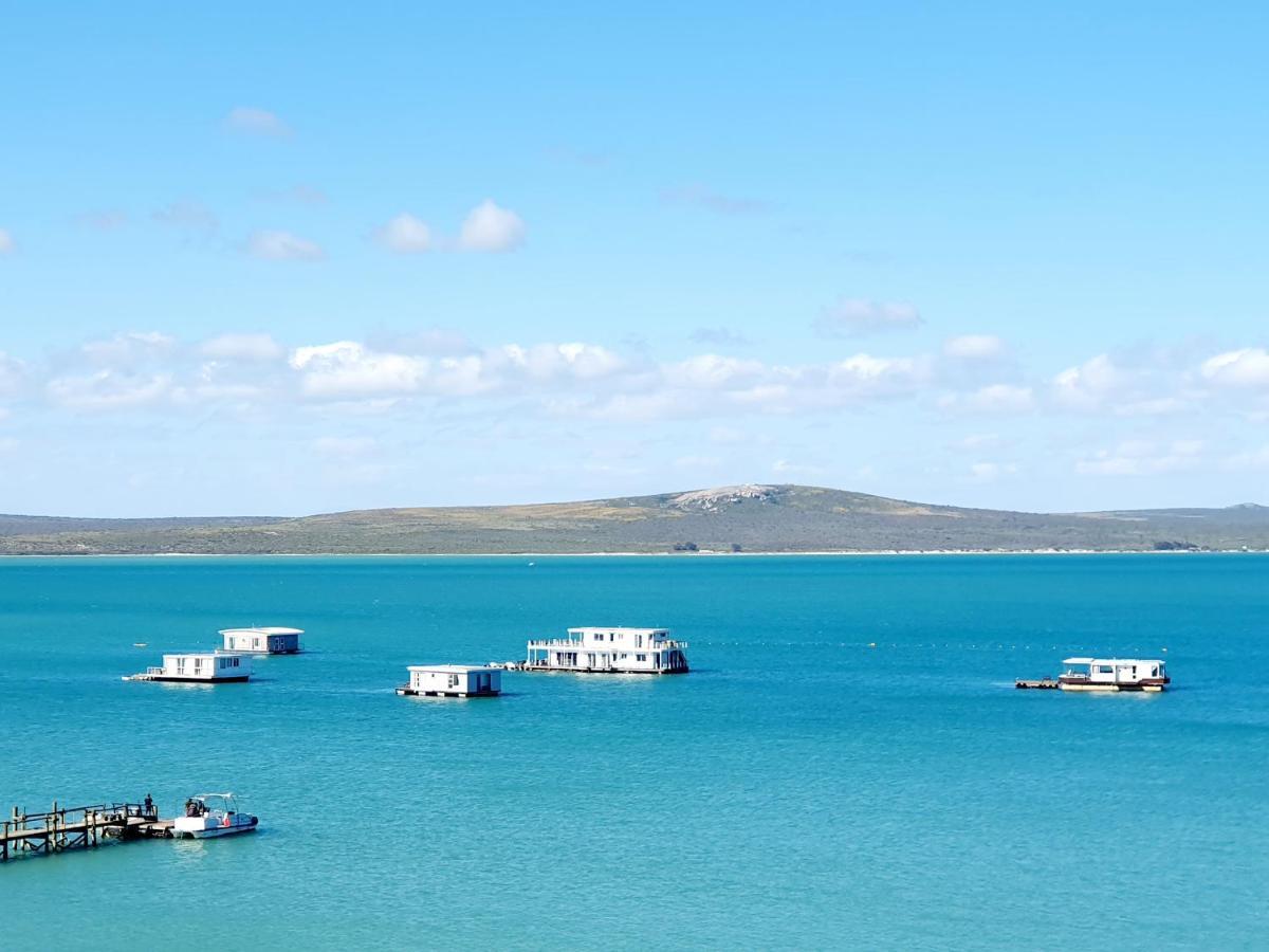 Botel Kraalbaai Lifestyle House Boats *