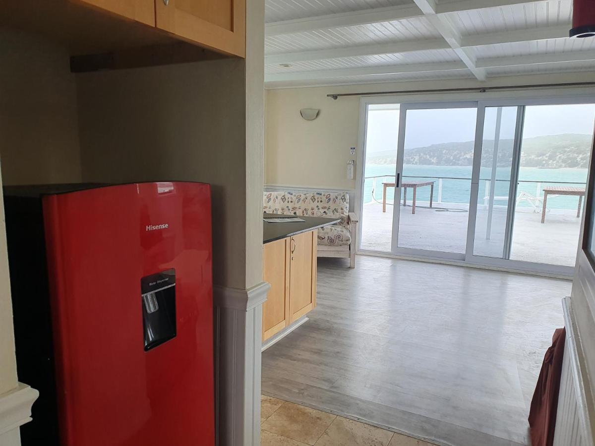 Kraalbaai Lifestyle House Boats Botel