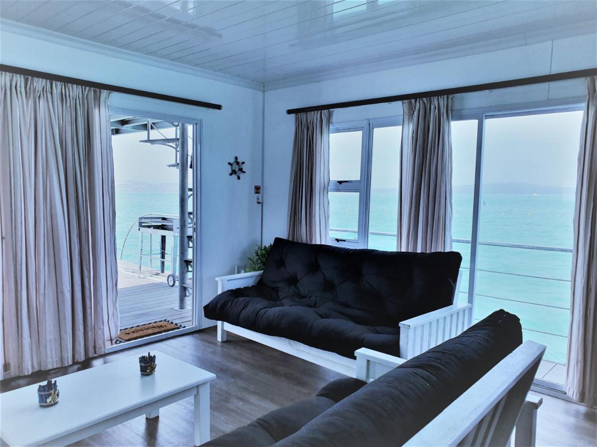 Kraalbaai Lifestyle House Boats Botel