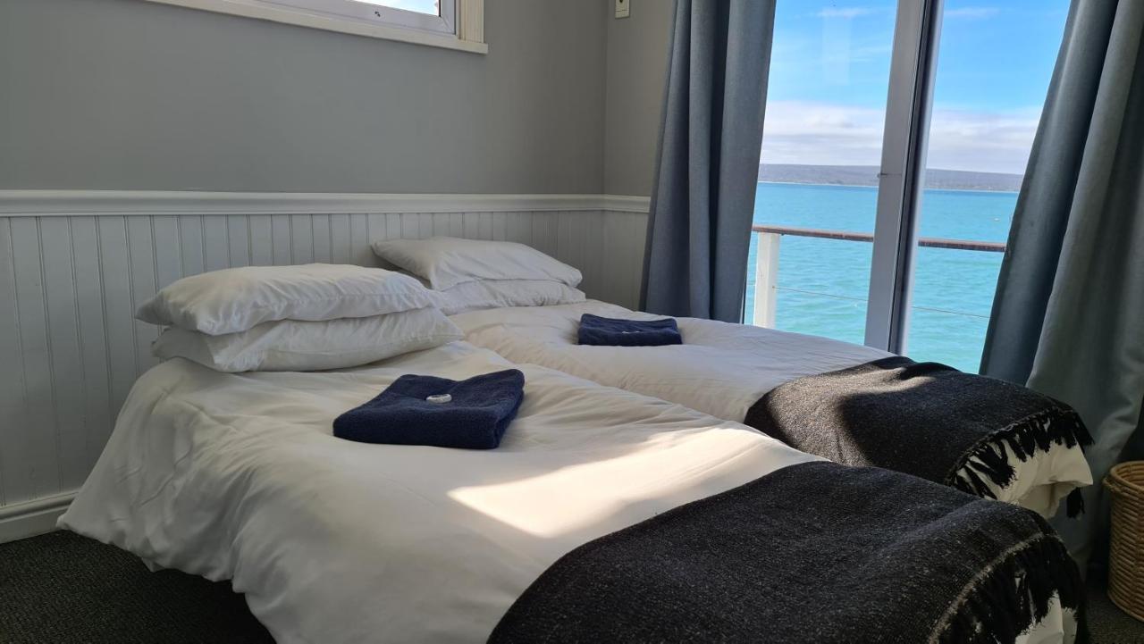 Botel Kraalbaai Lifestyle House Boats Langebaan