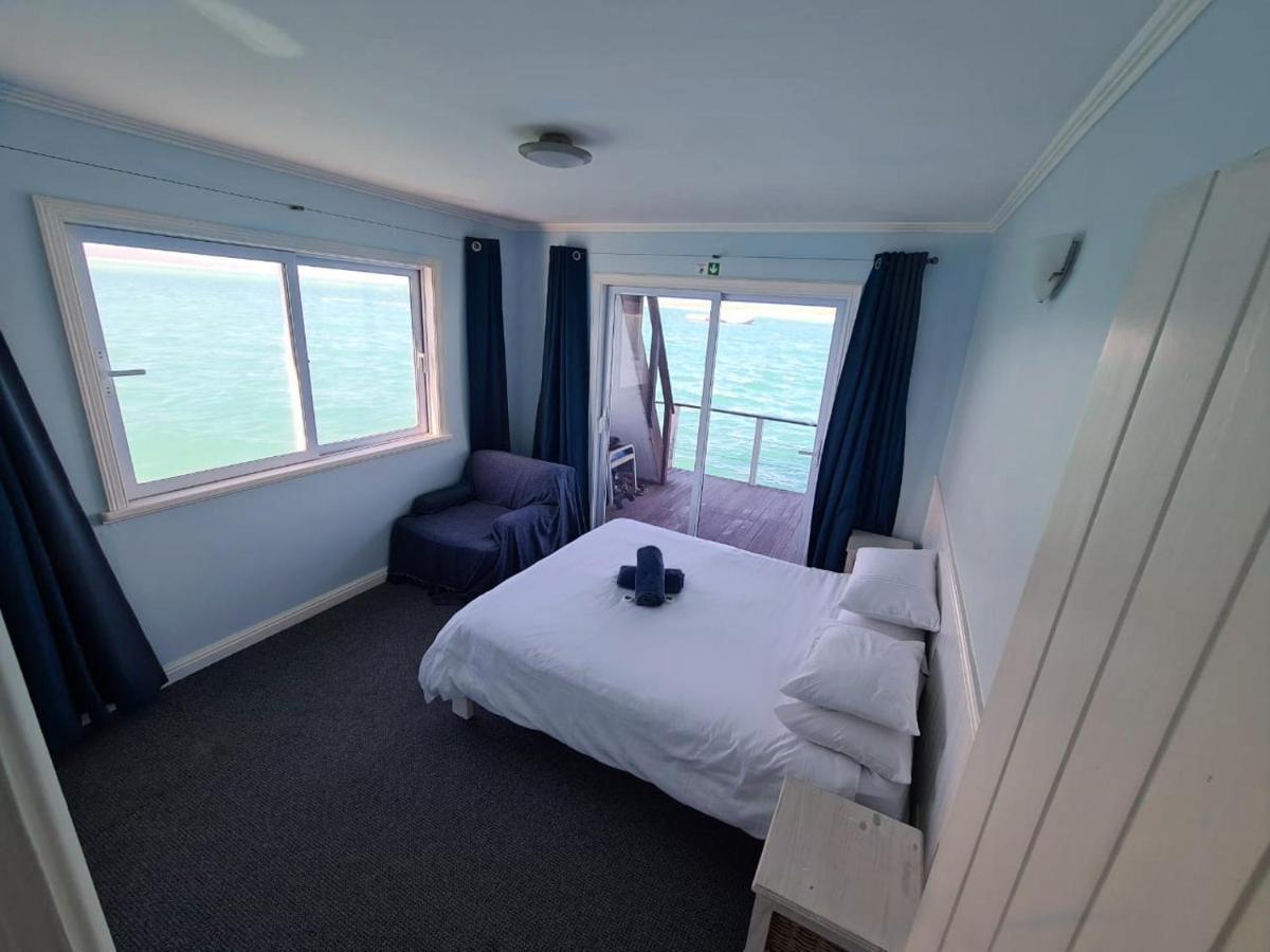 Kraalbaai Lifestyle House Boats Botel