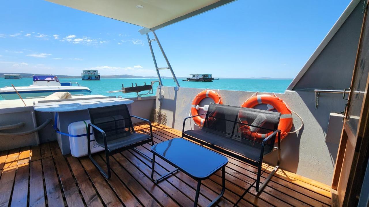 Botel Kraalbaai Lifestyle House Boats