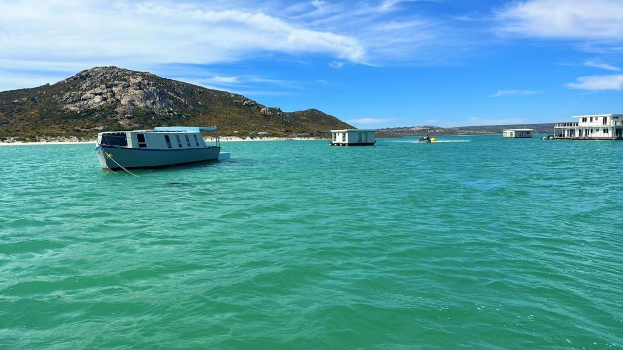 Botel Kraalbaai Lifestyle House Boats *