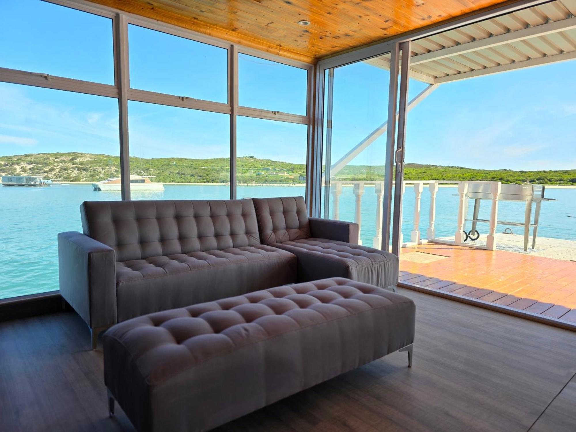 Kraalbaai Lifestyle House Boats Botel
