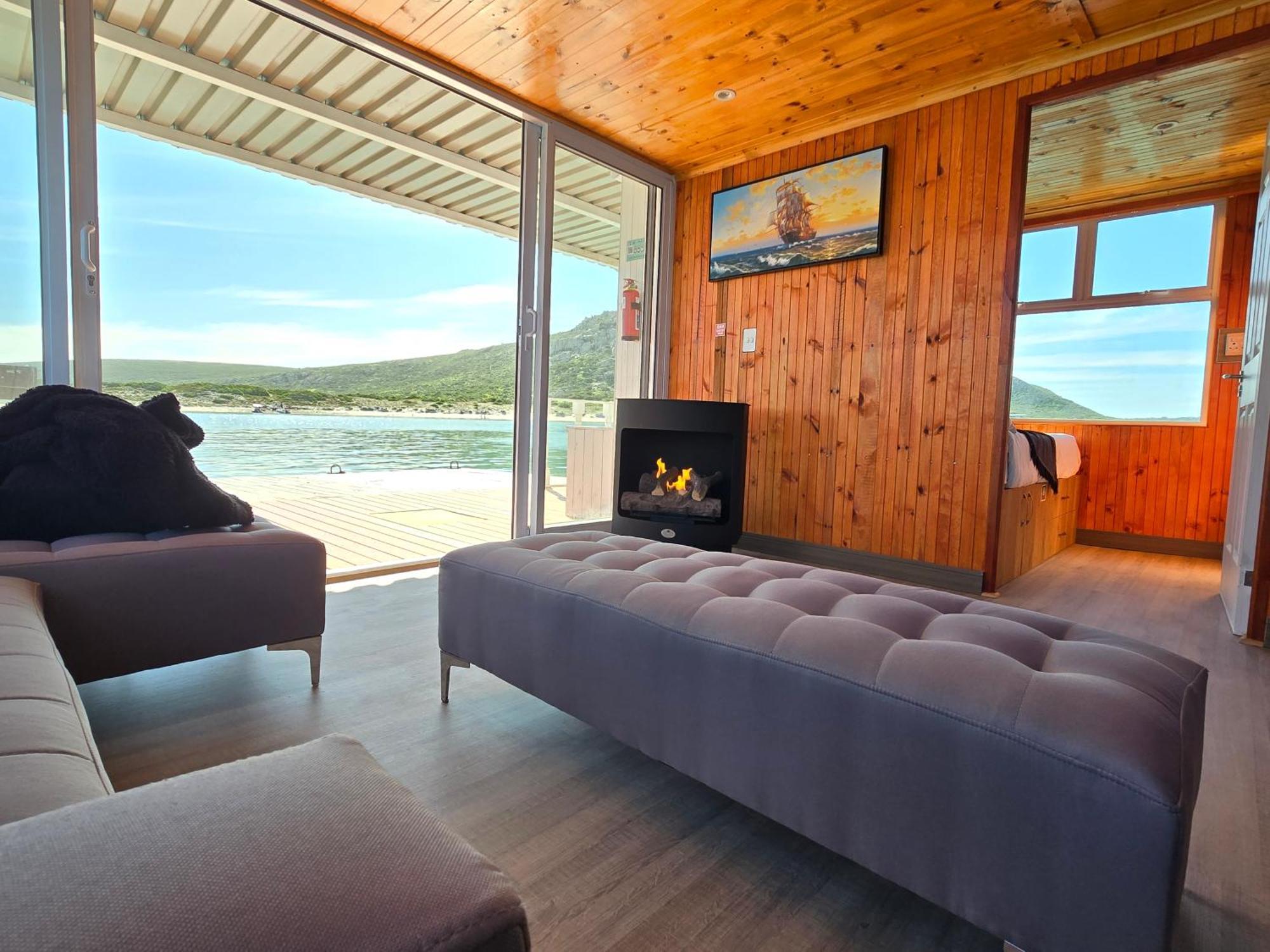 Kraalbaai Lifestyle House Boats Botel *