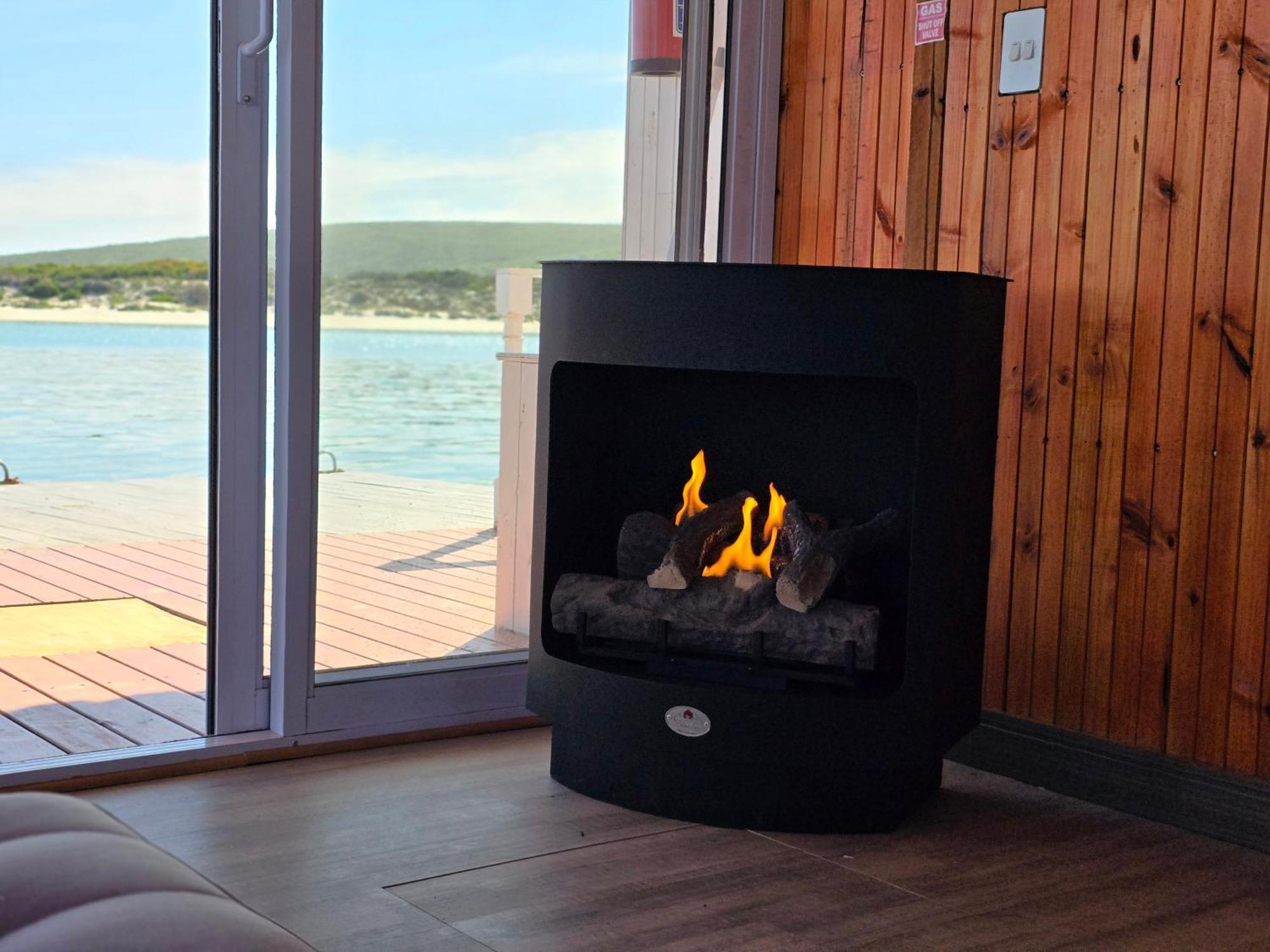 Botel Kraalbaai Lifestyle House Boats Langebaan
