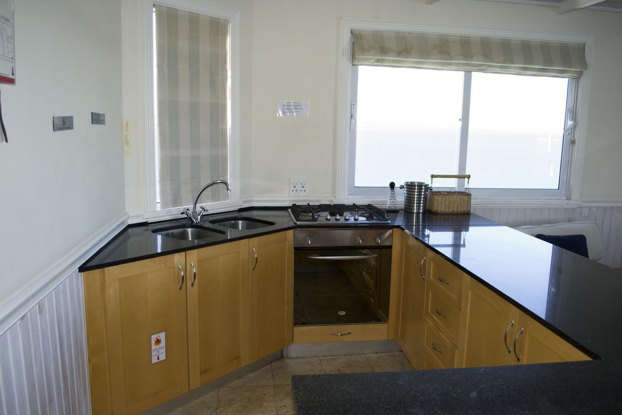 Kraalbaai Lifestyle House Boats Botel