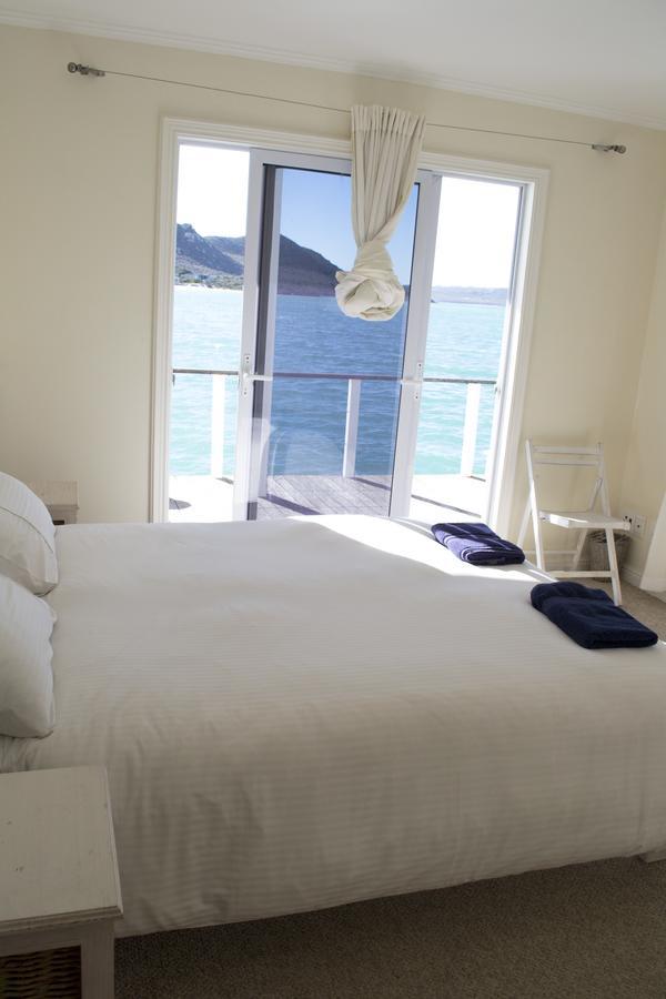 Kraalbaai Lifestyle House Boats Botel