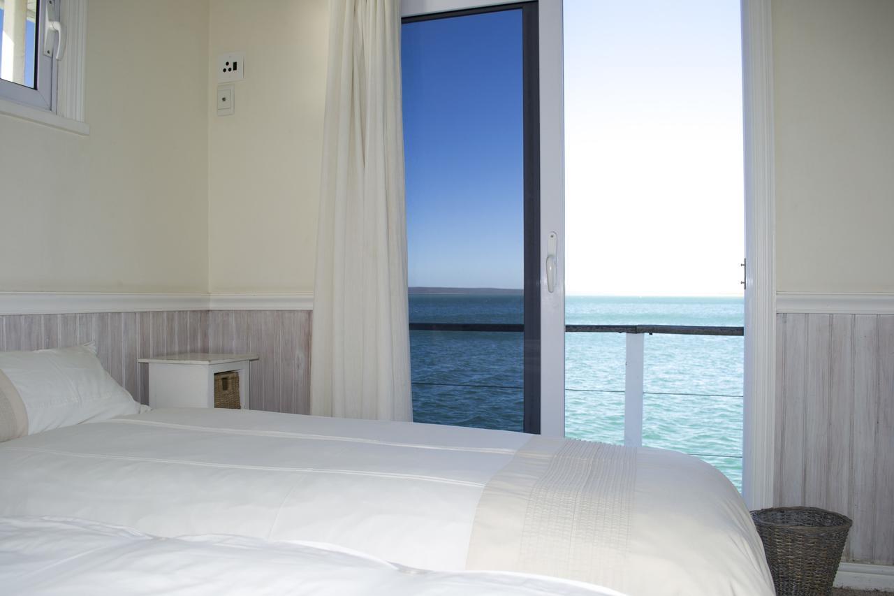 Botel Kraalbaai Lifestyle House Boats *
