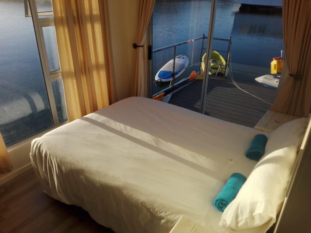 Botel Kraalbaai Lifestyle House Boats Langebaan
