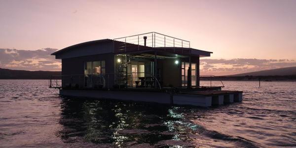 Kraalbaai Lifestyle House Boats Botel Langebaan
