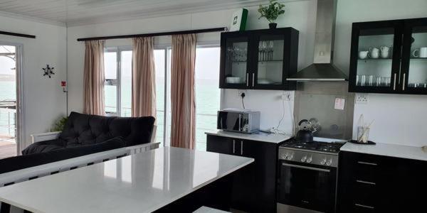 Botel Kraalbaai Lifestyle House Boats Langebaan